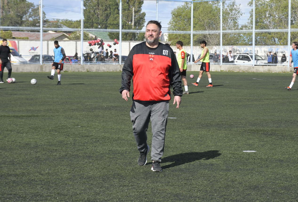  Carlos Padín, DT. FOTO: JOSÉ SILVA/LA OPINIÓN AUSTRAL