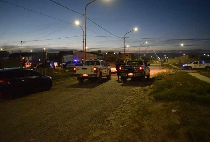  Móviles policiales durante uno de los procedimientos. FOTO: BRUNO GIALETI