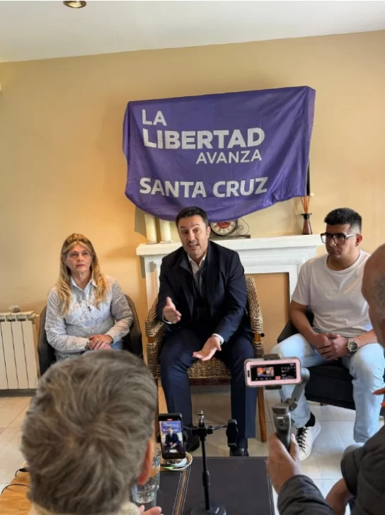 Luis Petri recorrió El Calafate con Jairo Guzmán y señaló  que “no es una elección más”