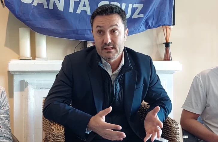  Luis Petri, durante la conferencia de prensa de este martes en El Calafate. (Imagen: Ahora Calafate).