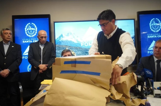 Áreas de pozos petroleros maduros: abrieron el sobre B con la oferta económica del consorcio de empresas