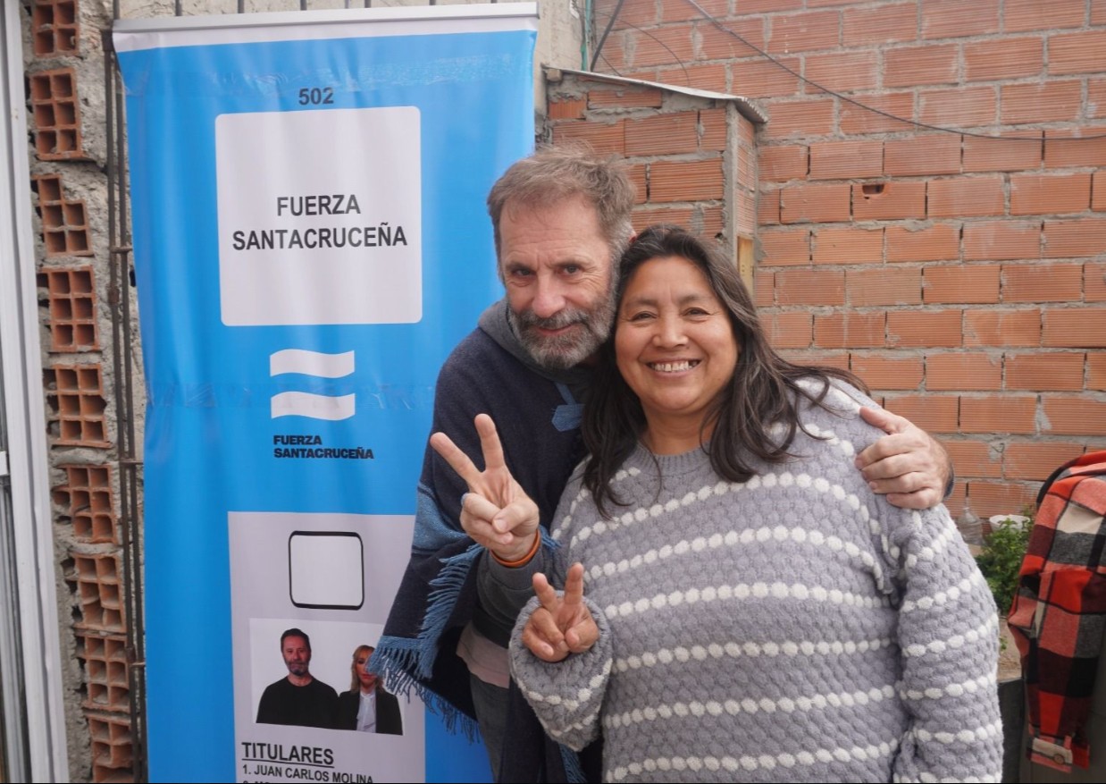  Molina y la candidata de Pico Truncado de la lista de Fuerza Patria, Alba Curaqueo.