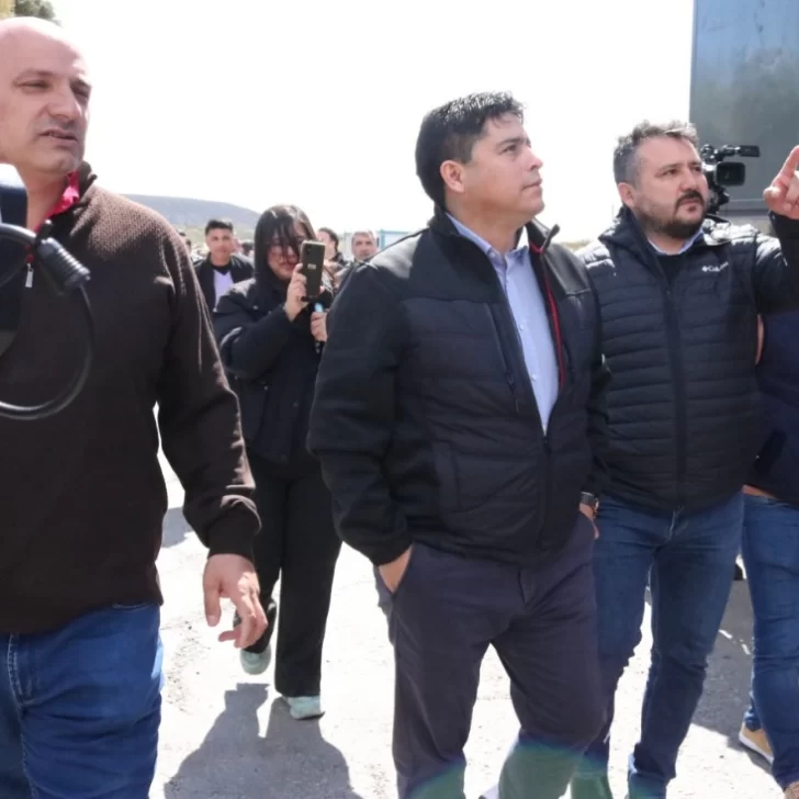 Vidal acompañó la llegada de maquinaria esencial para el asfaltado y reasfaltado de rutas Vidal acompañó la llegada de maquinaria esencial para el asfaltado y reasfaltado de rutas