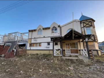 El Chaltén: el hallazgo de un hombre muerto en el hotel de la familia Kirchner aceleró el desalojo El Chaltén: el hallazgo de un hombre muerto en el hotel de la familia Kirchner aceleró el desalojo