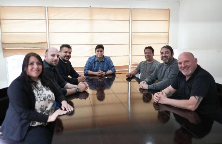 De izquierda a derecha: Analía Farías, Juan Manuel Borquez, Pablo Carrizo, Claudio Vidal, Néstor Ticó, Pablo Anabalón y Hernán Elorrieta (presidente de SER).