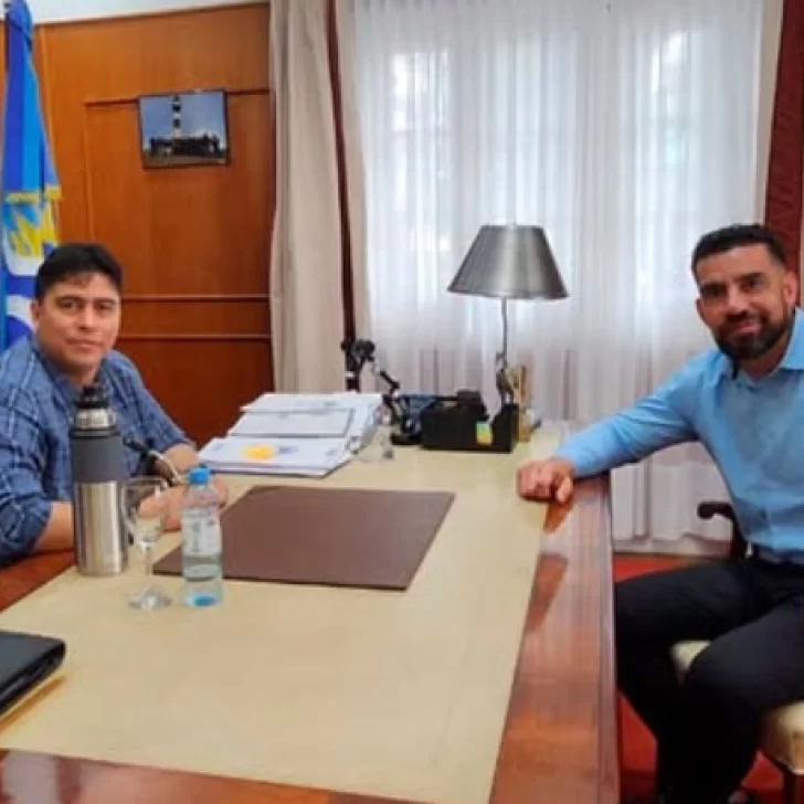 El gobernador Claudio Vidal recibió al nuevo comisionado electo de Cañadón Seco El gobernador Claudio Vidal recibió al nuevo comisionado electo de Cañadón Seco