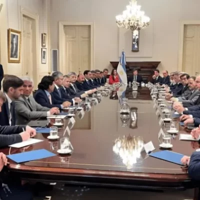 Javier Milei y su Gabinete recibirán a 20 gobernadores esta tarde en la Casa Rosada