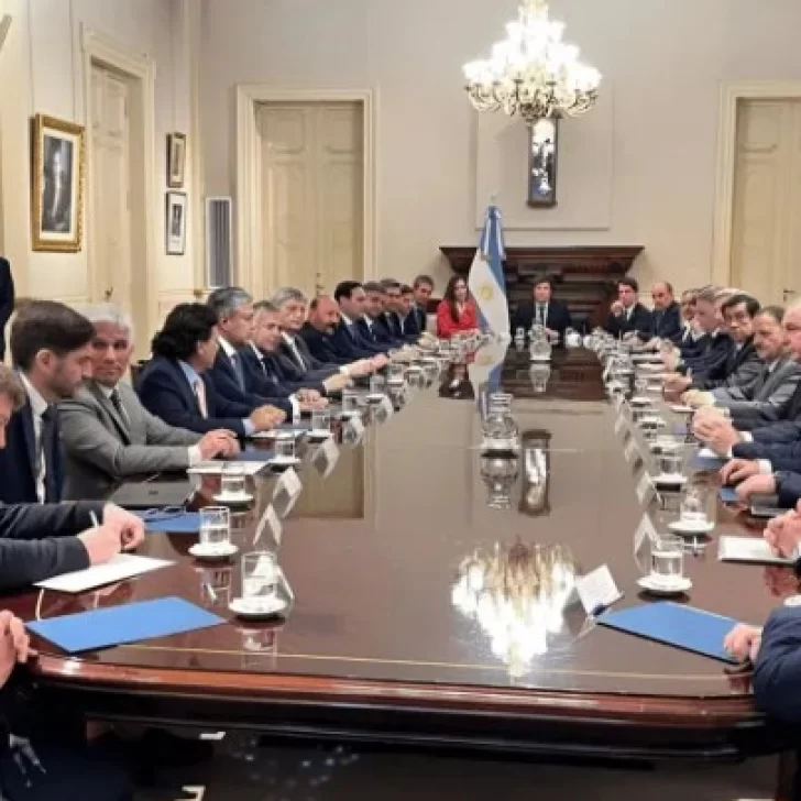 Javier Milei y su Gabinete recibirán a 20 gobernadores esta tarde en la Casa Rosada