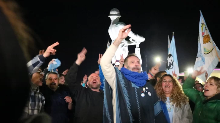 Cura-juan-carlos-molina-diputado-nacional-electo-elecciones-2025-caleta-olivia-festejos-TM-2-1-728x409 Cura-juan-carlos-molina-diputado-nacional-electo-elecciones-2025-caleta-olivia-festejos-TM-2-1-728x409