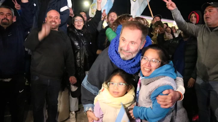 Cura-juan-carlos-molina-diputado-nacional-electo-elecciones-2025-caleta-olivia-festejos-TM-728x409 Cura-juan-carlos-molina-diputado-nacional-electo-elecciones-2025-caleta-olivia-festejos-TM-728x409