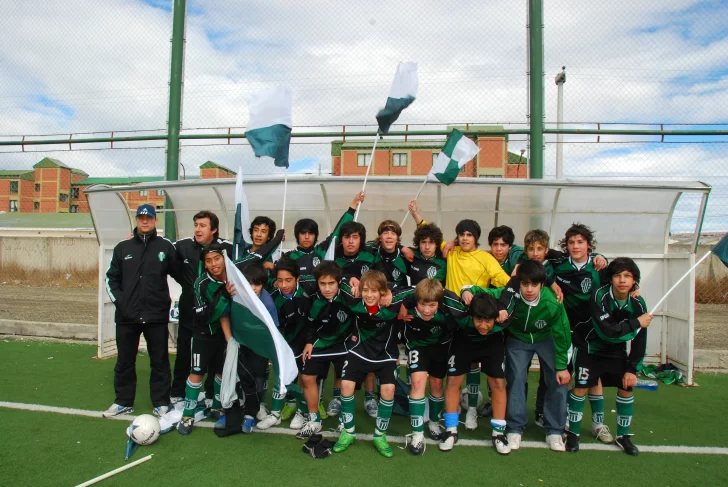  Rubén Capovilla y Matías Muñoz, campeones de la instancia local de los Juegos Evita 2009. FOTO: ARCHIVO LA OPINIÓN AUSTRAL