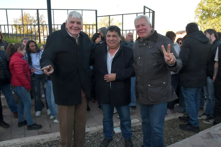  De izquierda a derecha: 