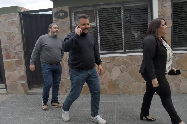  Los intendentes Analía Farías (Piedra Buena), Pablo Carrizo (Caleta Olivia) y Pablo Anabalón (Pico Truncado). (Foto: José Silva/La Opinión Austral).