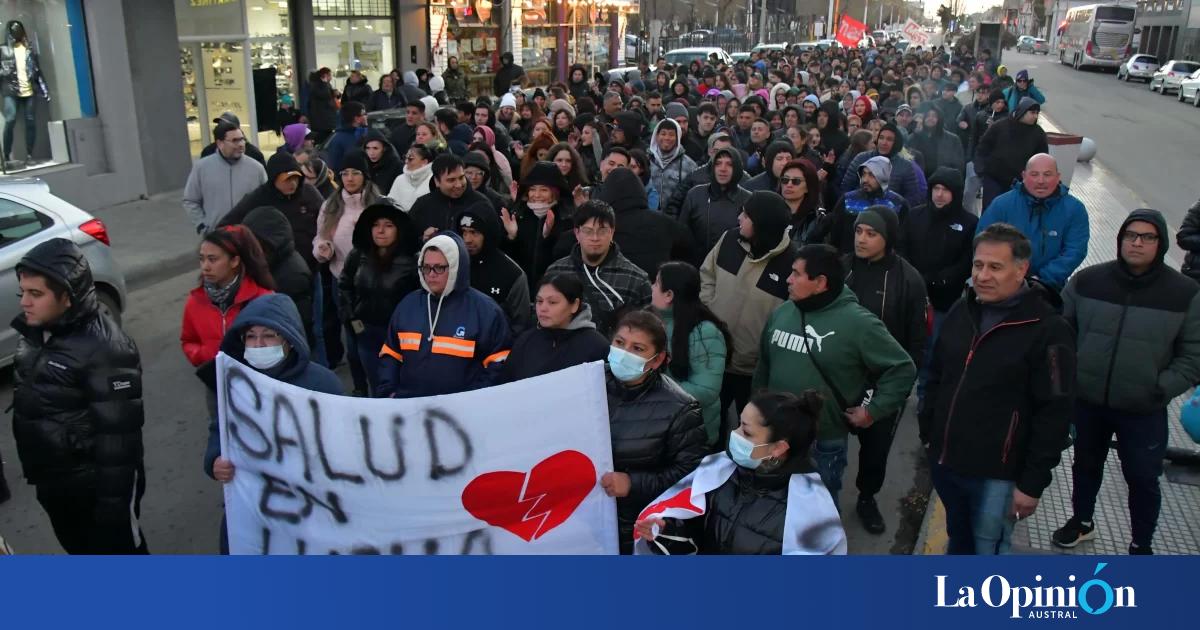 Marchó el personal de salud en protesta por la suspensión de 26 ...