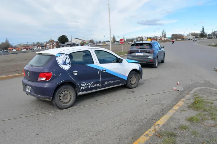 Un móvil del Servicio Penitenciario Provincial no alcanzó a frenar y protagonizó un choque