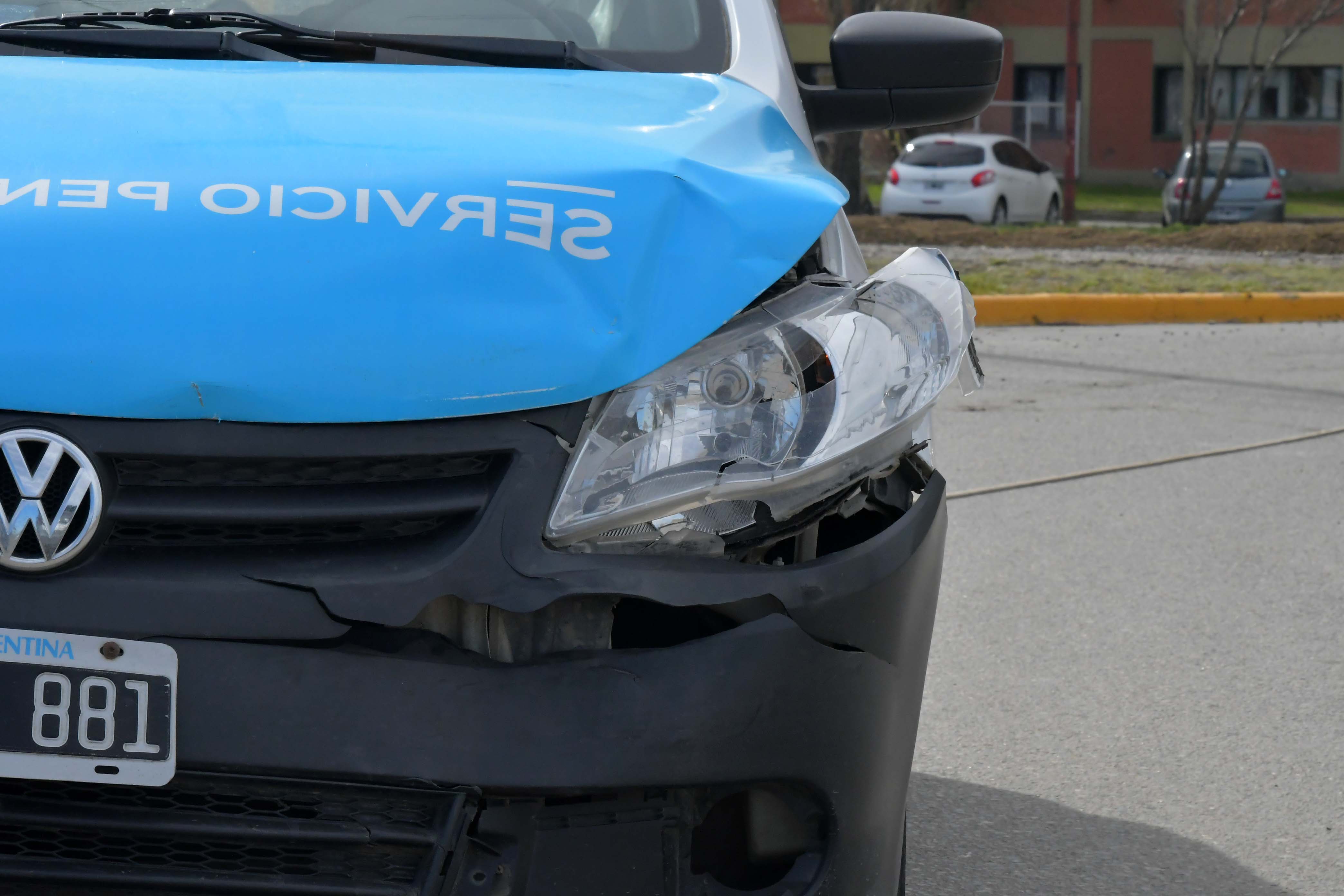  Los daños con los que quedó el vehículo oficial. FOTO: JOSÉ SILVA/LA OPINIÓN AUSTRAL