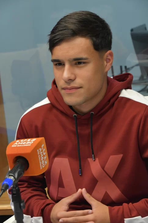  Ramiro Catracchia (lateral/volante zurdo, con recorrido en River, Atlanta, Riestra y Almagro).