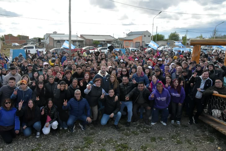 El cura Juan Carlos Molina cerró la campaña en el San Benito: “Nadie se salva solo”