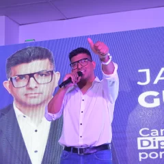 La Libertad Avanza Santa Cruz, con Jairo Guzmán al frente, cerró su campaña: “¡Vamos a ganar!”