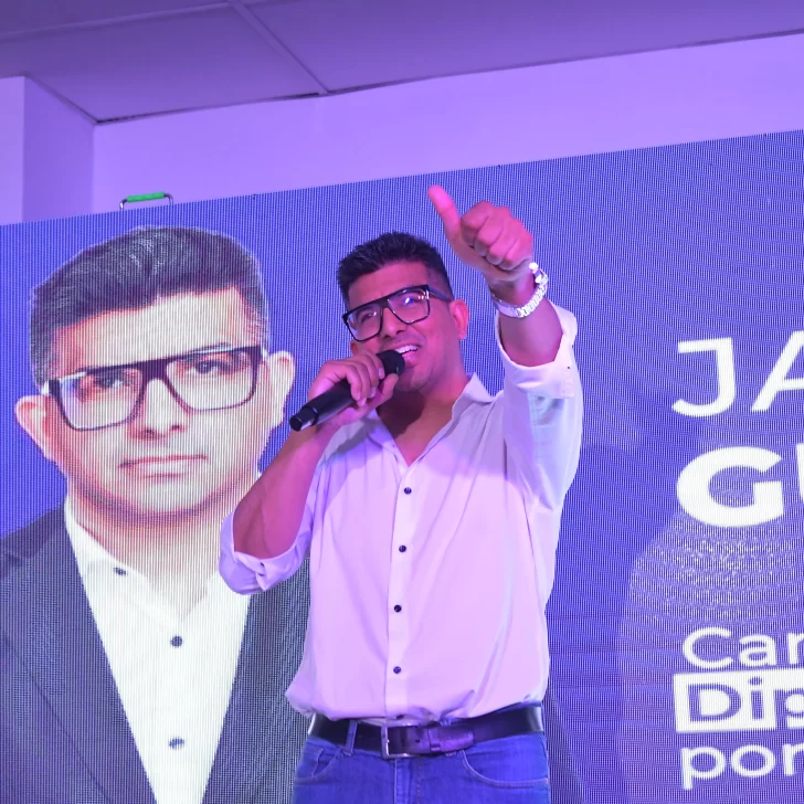 La Libertad Avanza Santa Cruz, con Jairo Guzmán al frente, cerró su campaña: “¡Vamos a ganar!”