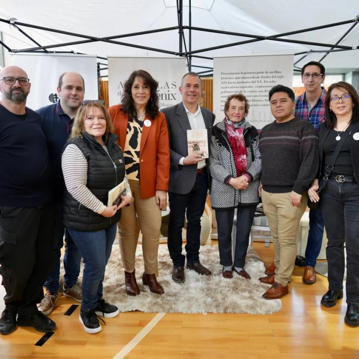Daniel Álvarez: “La Feria del Libro de Perito Moreno refleja el crecimiento cultural de la comunidad” Daniel Álvarez: “La Feria del Libro de Perito Moreno refleja el crecimiento cultural de la comunidad”