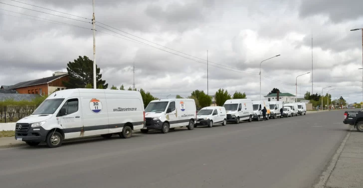  El correo comenzó este sábado con la distribución de las urnas y boletas.