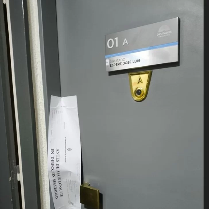 Clausuraron las oficinas de José Luis Espert en el Congreso por orden judicial en el marco del narcoescándalo Clausuraron las oficinas de José Luis Espert en el Congreso por orden judicial en el marco del narcoescándalo