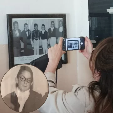 La emoción de la sobrina de Néstor Kirchner al reconocer a su tío en la pared de la escuela N° 1 La emoción de la sobrina de Néstor Kirchner al reconocer a su tío en la pared de la escuela N° 1