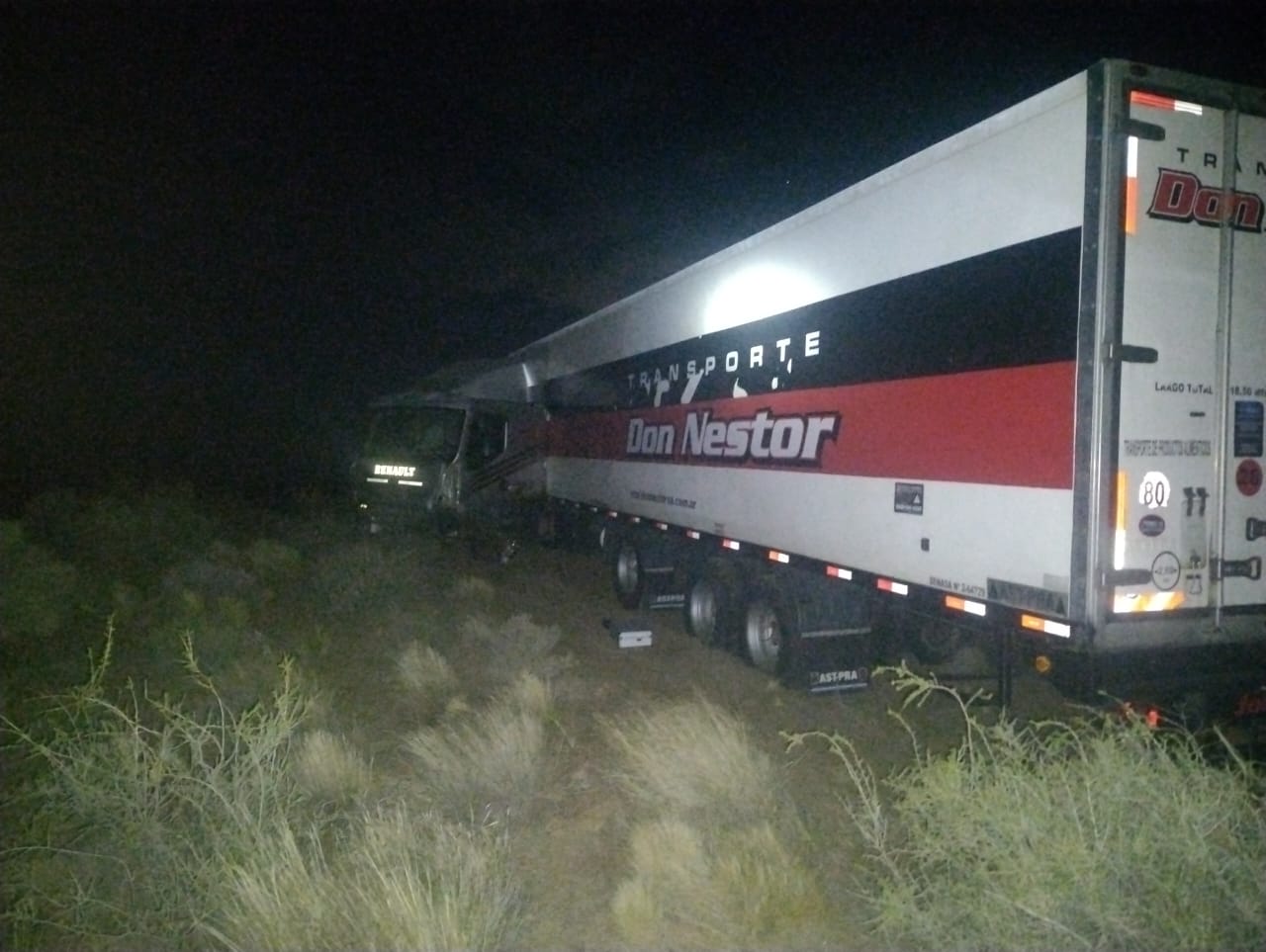  El camión involucrado en el accidente. (FOTO: POLICÍA DE SANTA CRUZ).