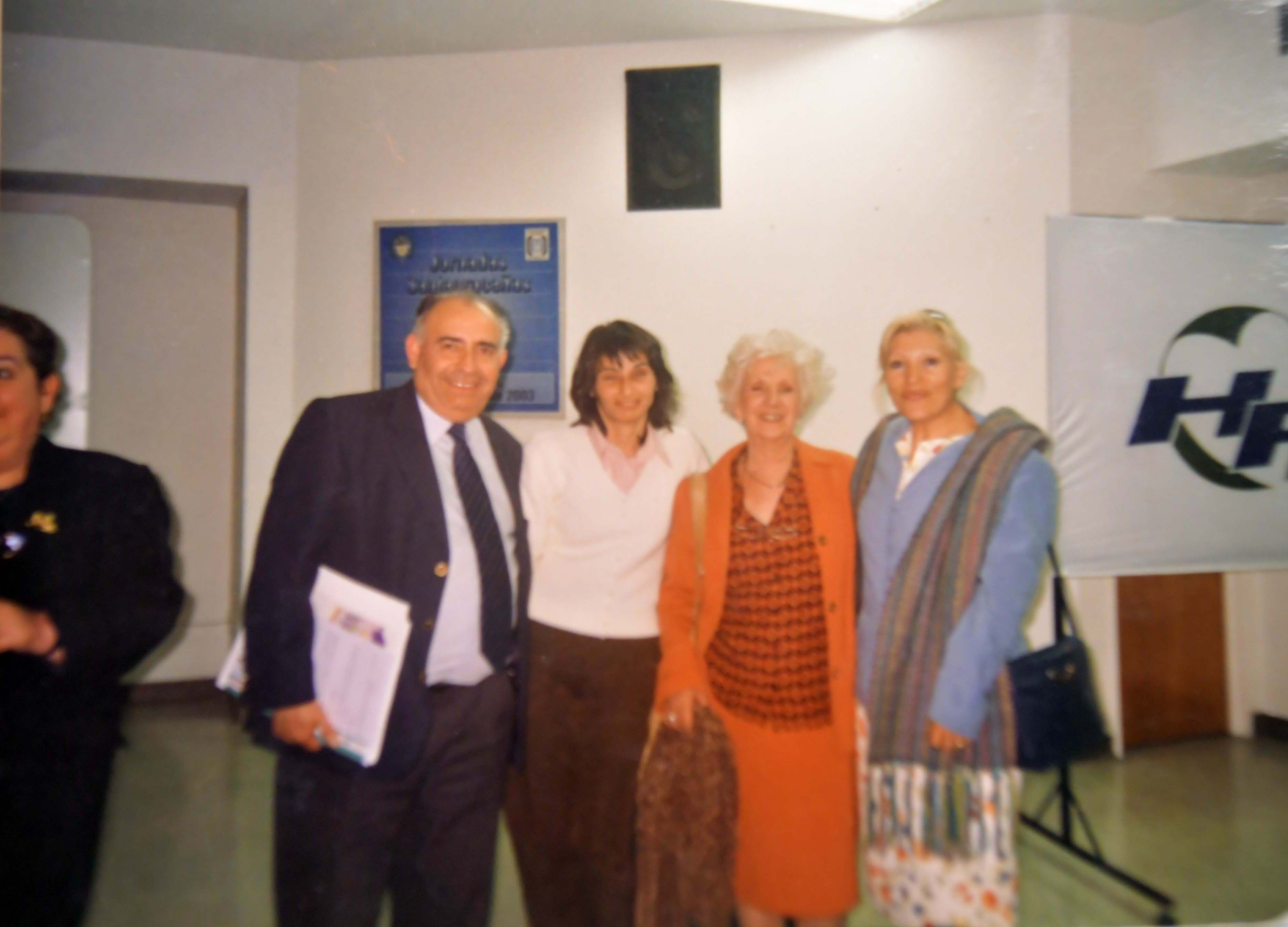  Tejada junto a Estela Carlotto en las Jornadas por los Derechos del Niño, realizadas en Río Gallegos en noviembre de 2003.