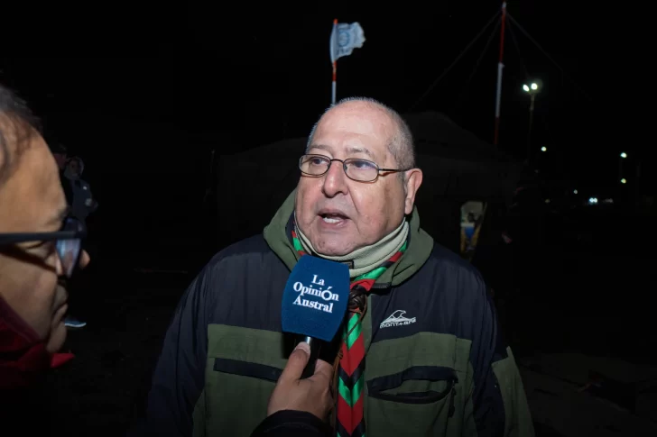  Julio Hinding, entrevistado por La Opinión Austral, en la vigilia del 2 de abril. Foto: Juan Palacios/La Opinión Austral