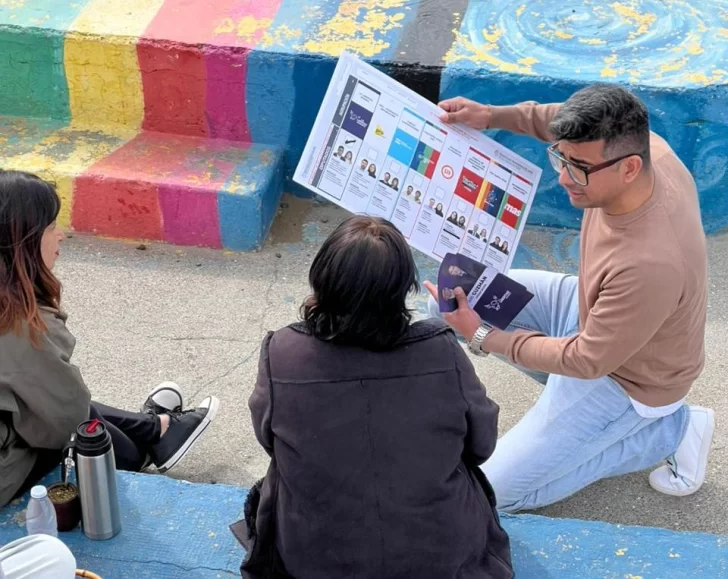 Jairo Guzmán conversó con los vecinos en Caleta Olivia