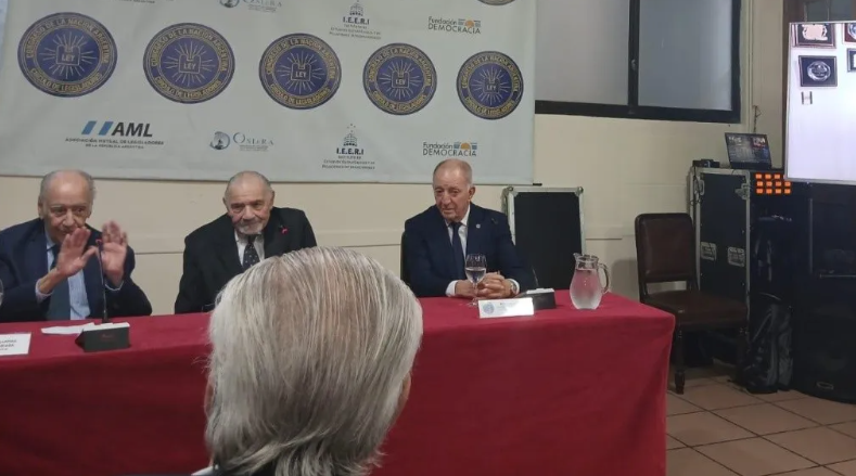  José Claudio Escribano dio un emotivo discurso: 