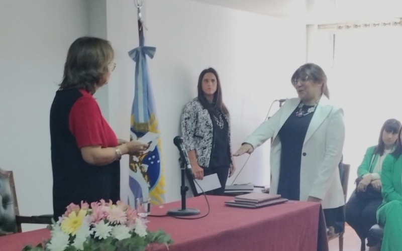  Cecilia López en noviembre de 2022, al momento de jurar como jueza de Familia en Río Gallegos.