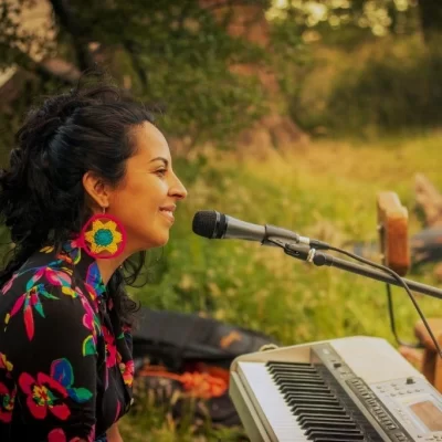 La cantante santacruceña Lorena Pérez se presenta en “Mujer Patagonia”