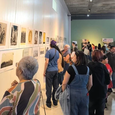 Con exposición fotográfica, “Mulato” se presentó en la Feria del Libro y de las Artes de Trelew