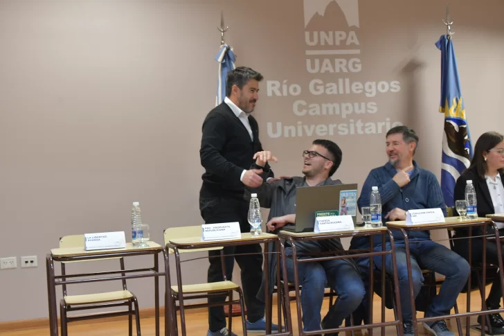  La presentación de candidatos y candidatas se desarrolló en un marco de cordialidad y respeto. Foto: José Silva/La Opinión Austral