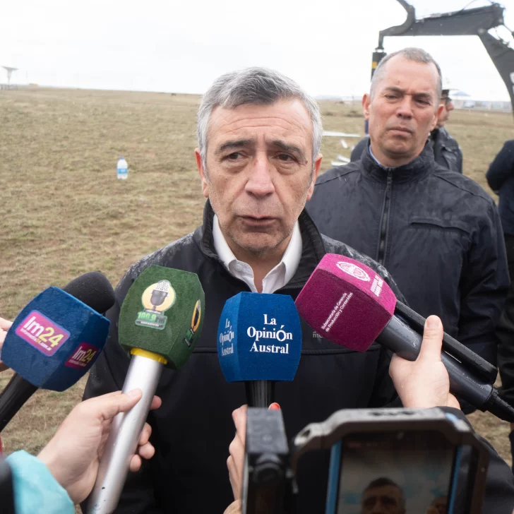 Jaime Álvarez: “Estamos trabajando en el primer parque solar de Santa Cruz” Jaime Álvarez: “Estamos trabajando en el primer parque solar de Santa Cruz”
