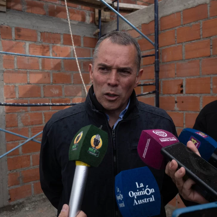 Daniel Álvarez elogió las obras de las 56 viviendas: “Ahora son de calidad” Daniel Álvarez elogió las obras de las 56 viviendas: “Ahora son de calidad”