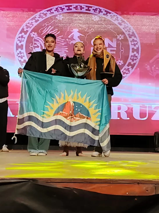  Alina Páez, Noelia Barrionuevo y Giuliana García, santacruceñas en el podio del Campeonato Nacional de Malambo Femenino 2025.