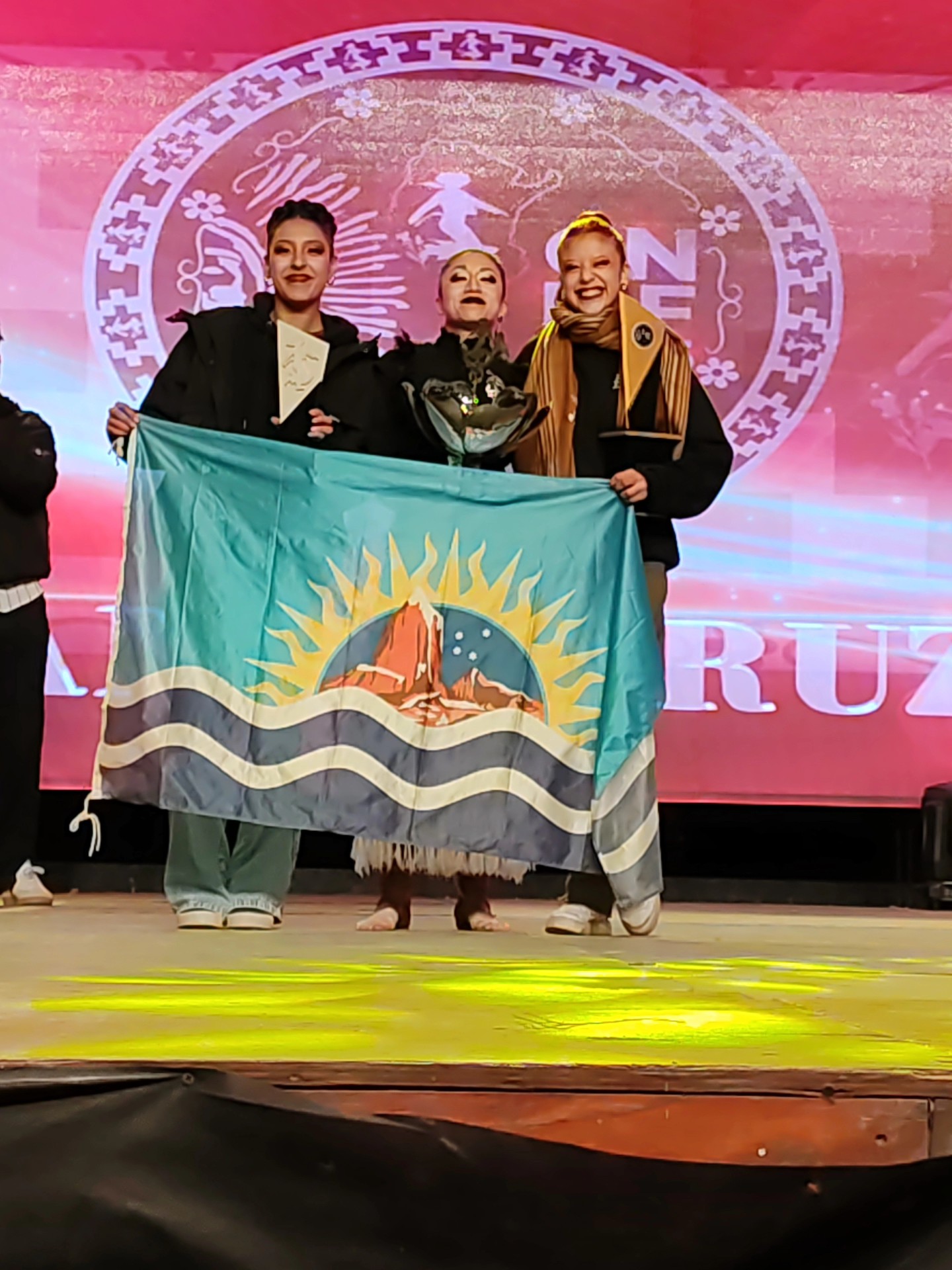  Alina Páez, Noelia Barrionuevo y Giuliana García, santacruceñas en el podio del Campeonato Nacional de Malambo Femenino 2025.