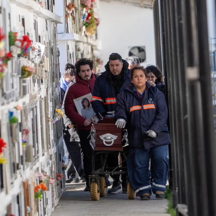 Sentido último adiós a la docente, gremialista y militante radical Rita Villegas Sentido último adiós a la docente, gremialista y militante radical Rita Villegas