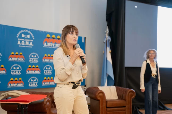  Gabriela Arias Uriburu, escritora, disertó el viernes. FOTO: PRENSA AOMA