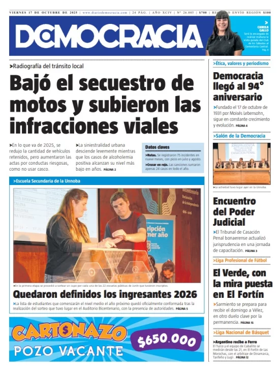  17 de octubre de 2025. La tapa del 94 aniversario del diario Democracia. Según su director, “promovemos la defensa irrestricta de la libertad de expresión.”