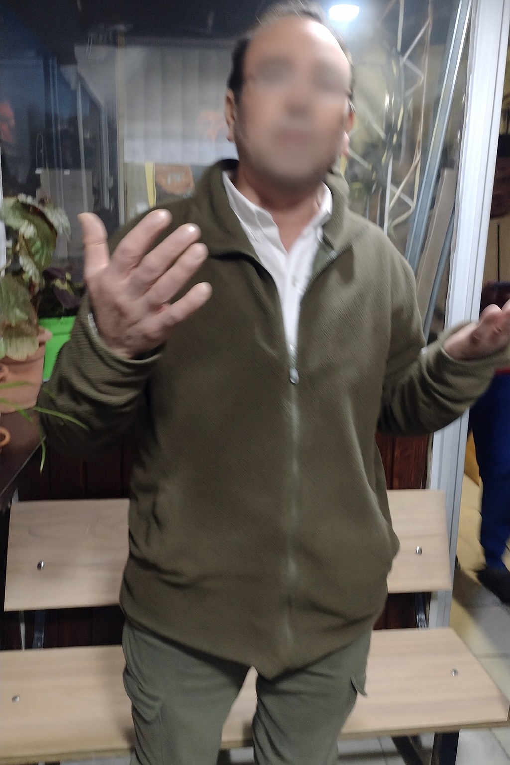  El taxista escrachado por presuntamente colaborar con el ladrón.