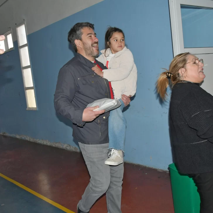 A lo Macri: “Leo” Roquel se equivocó de mesa y se llevó las facturas A lo Macri: “Leo” Roquel se equivocó de mesa y se llevó las facturas