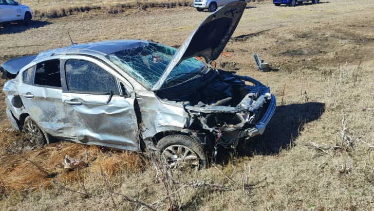 Una familia de Río Gallegos volcó en Ruta 3 dejando como saldo una mujer fallecida y una menor herida
