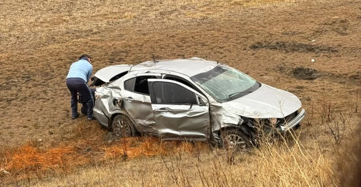 Una familia de Río Gallegos volcó en Ruta 3 dejando como saldo una mujer fallecida y una menor herida