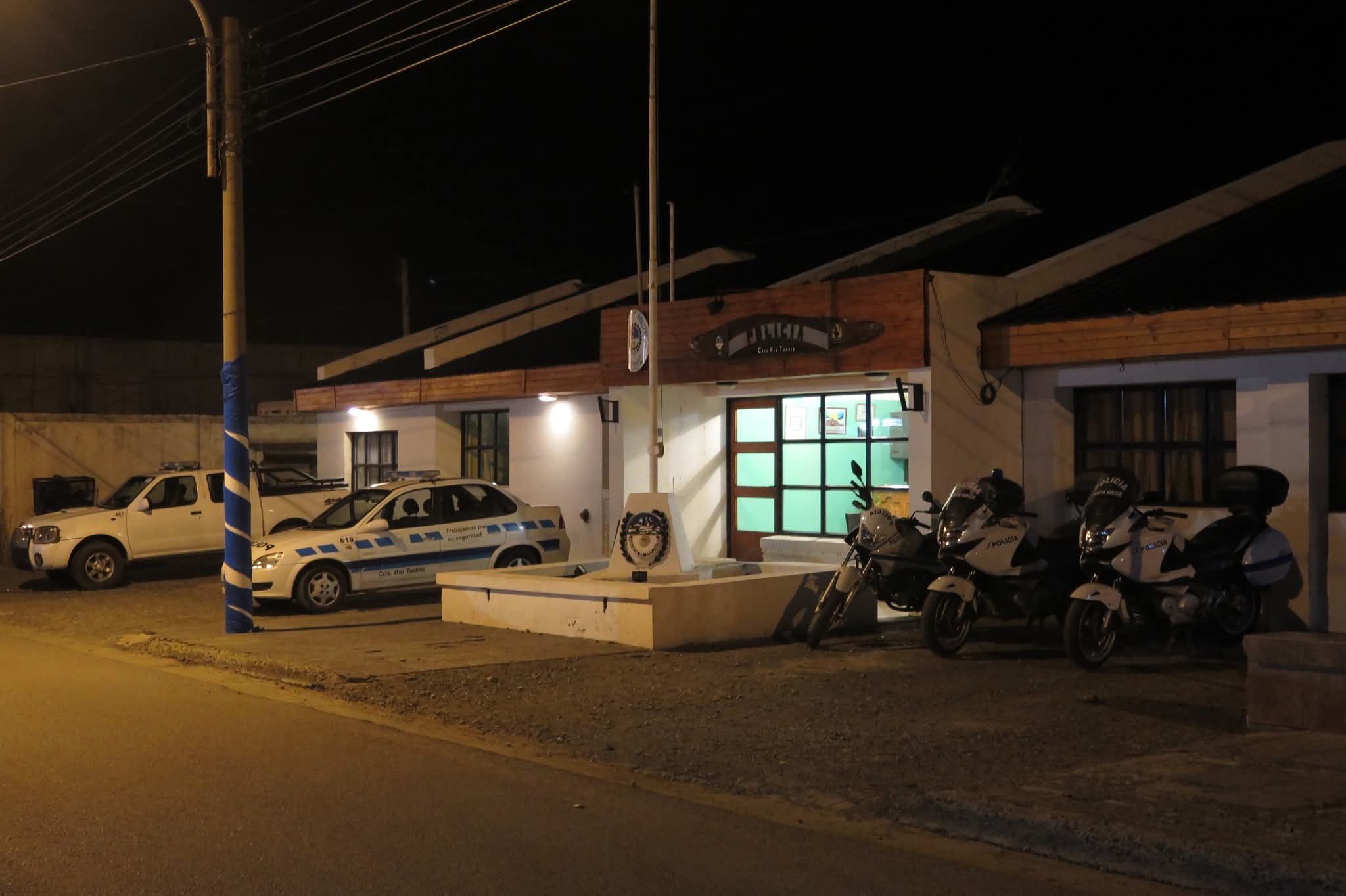  El frente de la Comisaría donde se encuentra la mujer. FOTO: POR LA TANGENTE