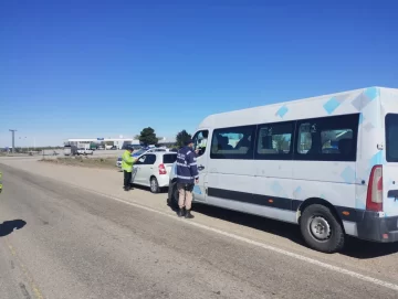 Identificaron a más de 200 personas en controles preventivos en el interior de Santa Cruz Identificaron a más de 200 personas en controles preventivos en el interior de Santa Cruz